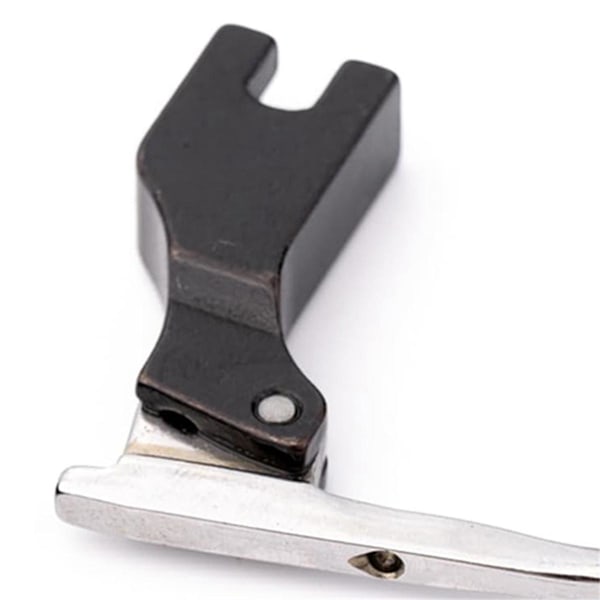 P369 Helmi- ja paljettikoneen paininjalka helmellä