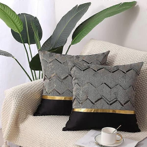 Sæt med 2 dekorative pudebetræk i sort og guld læder 45 x 45 cm stribet jacquard patchwork design -