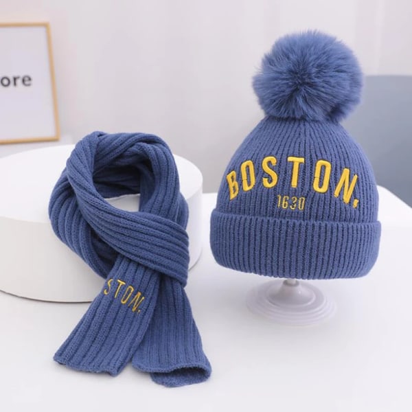 2023 Baby Kids Beanie Sett Boston Letters Big Fur Ball 2 Stk Gutter Jenter Vinter Villus Hat Skjerfsett For 3 til 8 år Dark Blue