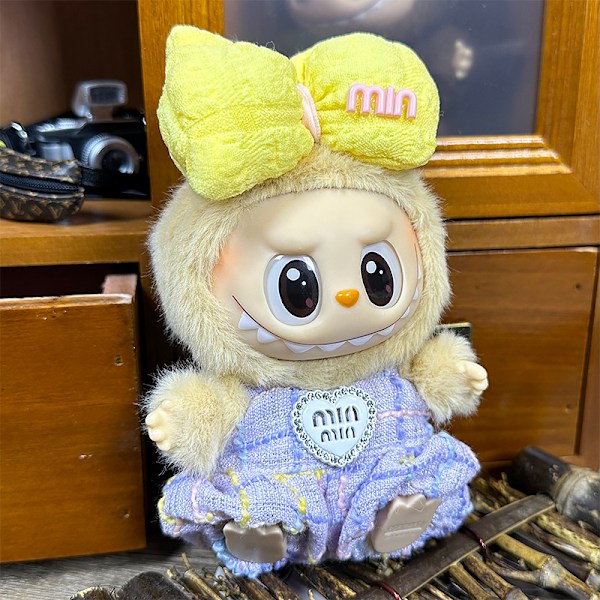 Sommerudsalg Labubu dukkertøj første generation anden generation blind box Labubu dukkertøj (hårtilbehør + jumpsuit) M lila kostym