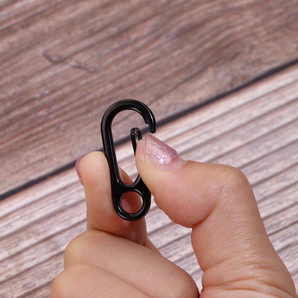 Små legeringsklemmer hurtigkobling Paracord nøkkelringer fjær snapkrok for jobb bilnøkler ring, beltehempe, hundemerker (svart, 6)