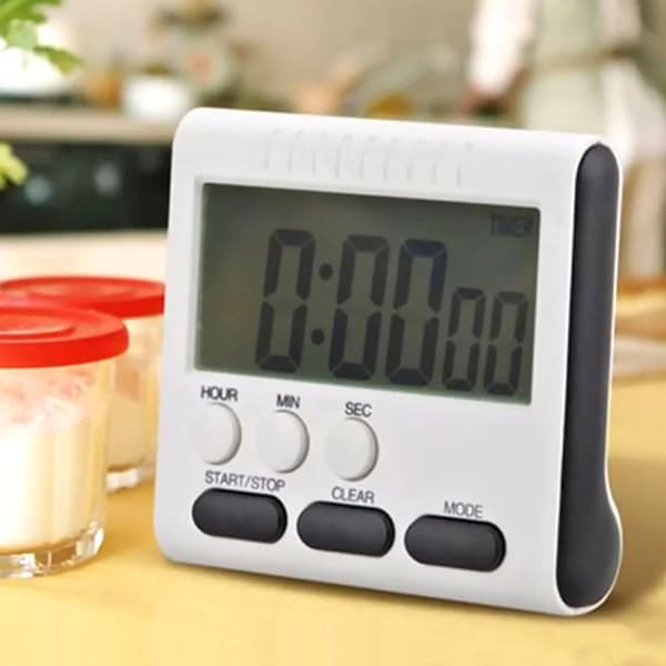 Digital kökstimer med stora LCD-siffror, högt larm och minnesfunktion, magnetisk baksida för matlagning, vit