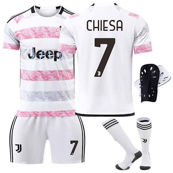 Juventus 23/24 vieraskenttäsetti lapsille, sukat ja suojavarusteet mukana, nro 7 CHIESA nro 7 CHIESA No.7 CHIESA Children's size26