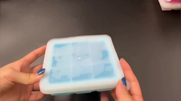 2x Isbitsformar med Lock - Silikon Isbitsform - BPA-fri - 2 x 9 Fack - 3,5 cm Isbitar - Diskmaskinsäker