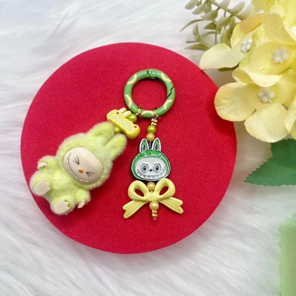Söt Mini Labubu Nyckelring Tecknad Kreativ Tredimensionell Docka Student Skolväska Hänge Bil Nyckelring Män och Kvinnor Gåva ——MA Fluorescent Green