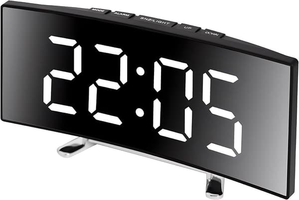 Digital vekkerklokke, stor buet LED-skjerm med speiloverflate, slumrefunksjon, temperaturvisning, 12/24-timersformat, for soverom, hvit