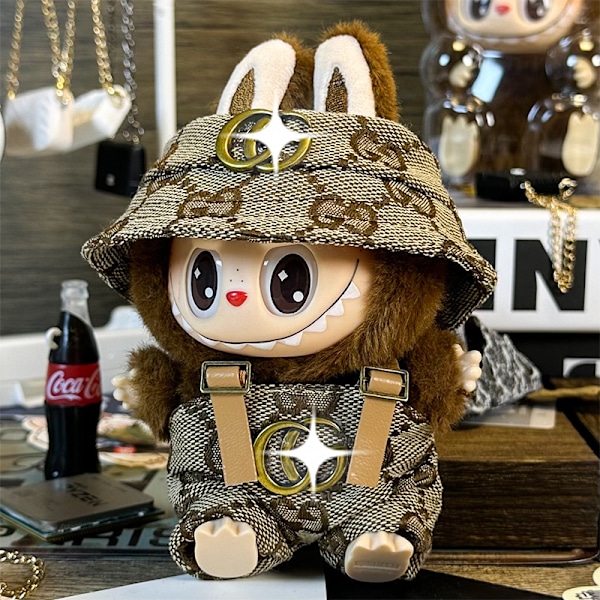Sommerudsalg Labubu dukkeklæder første generation anden generation blind box Labubu dukkeklæder (bucket hat + overall) GG kaffefärgad kostym