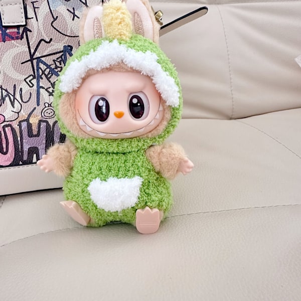 /NC/Labubu Luksuriøs Designer Blød Legetøj Labubus Dukke med Eksklusivt Tøjsæt Inkluderer Ikke Dukke Pure handmade green dinosaur set