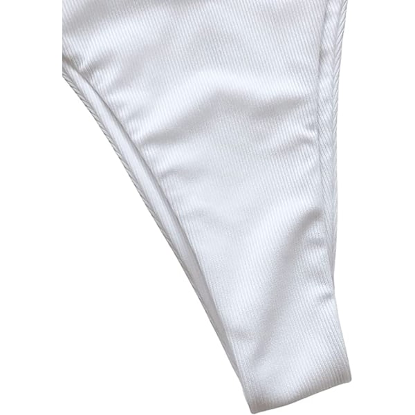Ribbad ringdetaljerad bikini med hög hals