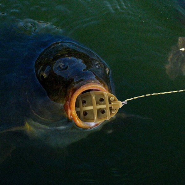 2 uppsättningar fiskedragsbärare Fiskbeten Matningsverktyg Fiskebetshållare Fiskeredskap Fiskeutrustning