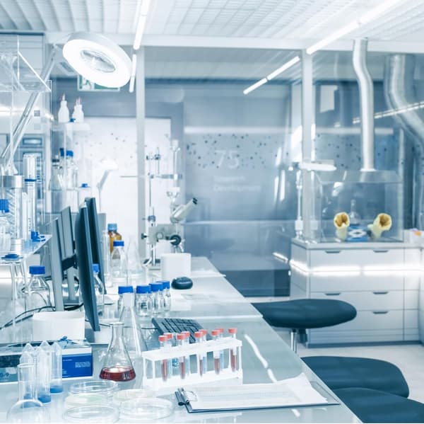 2-pak 250 ml (8,5 oz) alkoholopløsningsmiddeldispenser med push-down væskepumpeflaske med tætningshætte i rustfrit stål til acetoneopløsning, blå
