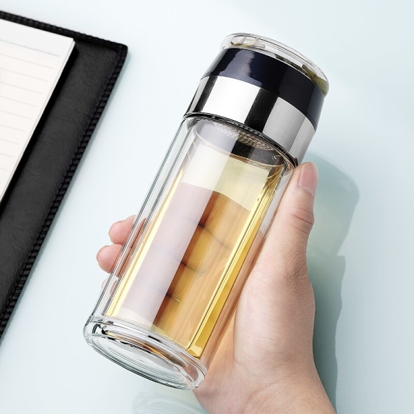 Vattenflaska av glas med teinfusionsfilter teseparation