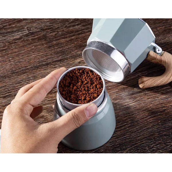 Espressobryggare i italiensk stil i aluminium, spis med spis