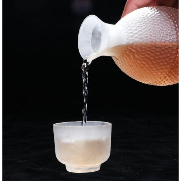 5st japanskt set: Sake Cup, Pot, Fruit Plommon Small