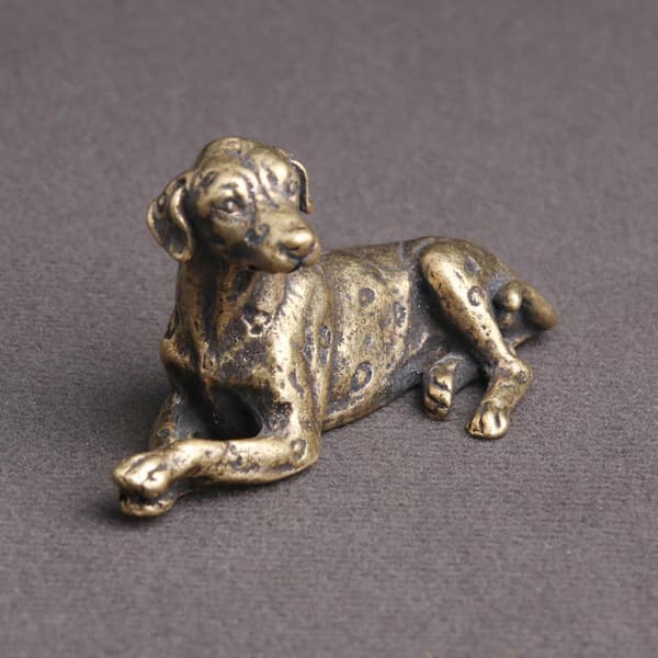 Hundeskulptur i messing, retrostil, kobberfigur, dekorasjon, samleobjekt, møblering
