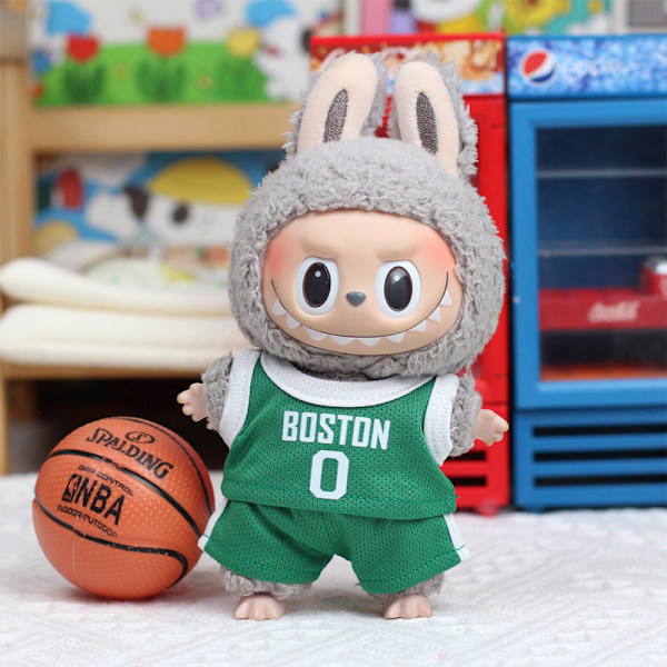 Tøj kun 17 cm Labubu dukketøj vinyl vedhæng dukketøj basketballuniform siddefest Labubu 1