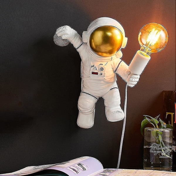 Vegglampe for barn med bryter og støpsel, moderne astronautvegglampe for barnerom med 1,5 m kabel, E27