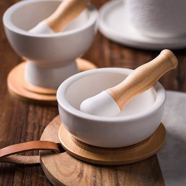 Morter- og støder-sæt i porcelæn – Pilleknuser, krydderikværn, urte-skål, plus skridsikkert låg/base, standard