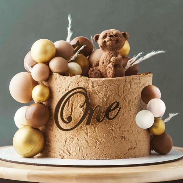 Boheme-inspirerede beige kagepynt, perfekt til babyshower, fødselsdage og bryllupper.