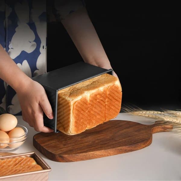 Rektangulær brødform - med bølgepapplokk, egnet for ristede smørbrødkaker