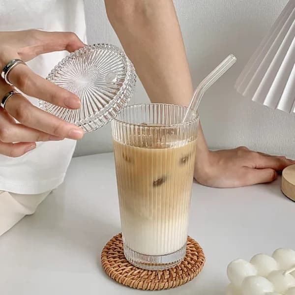 Glasmugg randig glaskopp kaffekopp med lock och sugrör