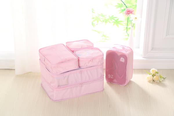Set med 6 resväskor med skopåse (rosa)