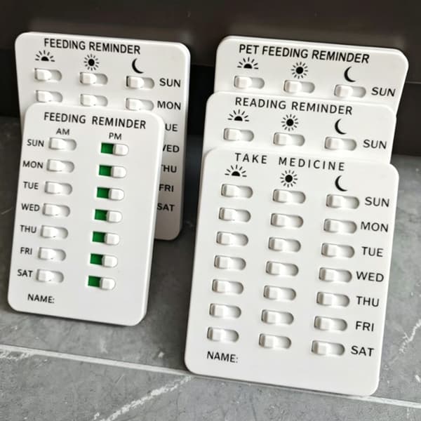 Påmindelse om kæledyrsfoder - Plastikkort til foder og medicin derhjemme, kort til sporing af måltider og doser, hvid 12 cm x 10 cm x 1 cm
