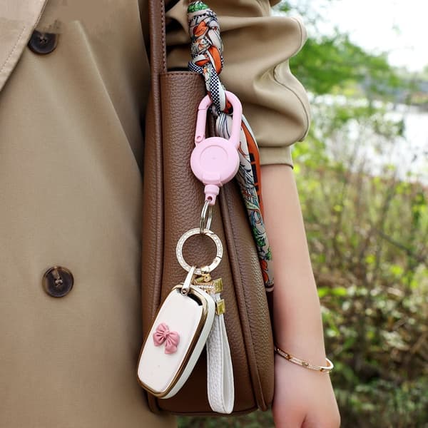 Sisäänvedettävä avaimenperä, vaaleanpunainen Pink