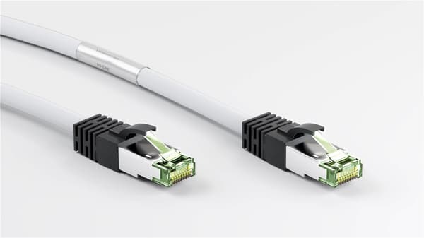 RJ45 (CAT 6A, 500 MHz) patchkabel med CAT 8.1 S/FTP råkabel, vit