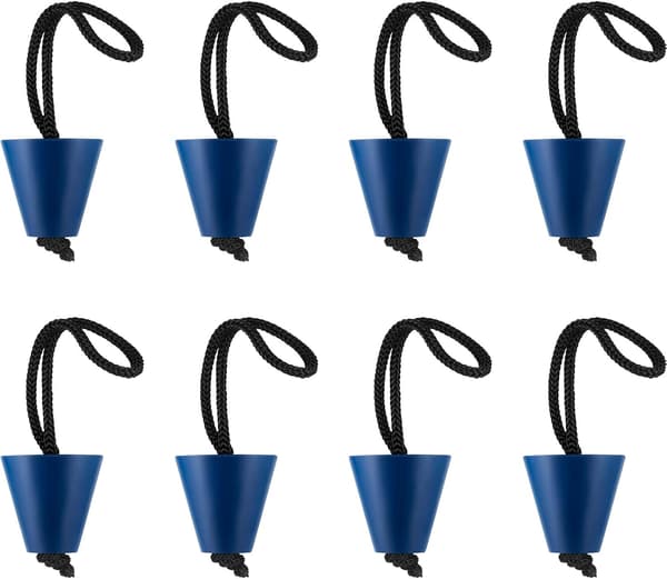 8 silikonista kajakin tyhjennystulppaa narulla.