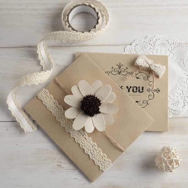 Ruller med off-white selvklebende blondebånd, dekorative striper, striper for scrapbooking