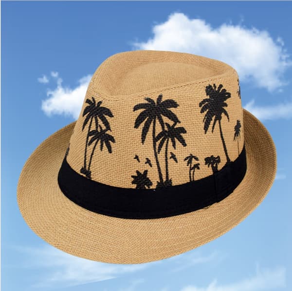 Stilig solhatt i raffia for sommeren