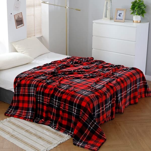 Fleece plaidtæppe til seng eller sofa. Helårs ternet flanelplaid 127 x 150 cm. Rød/Grå