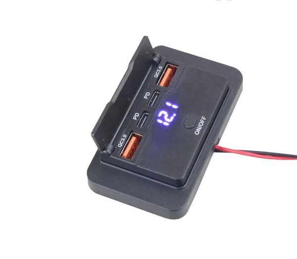 Bil USB-lader med spenningsbryter 4-porter dobbel QC dobbel PD