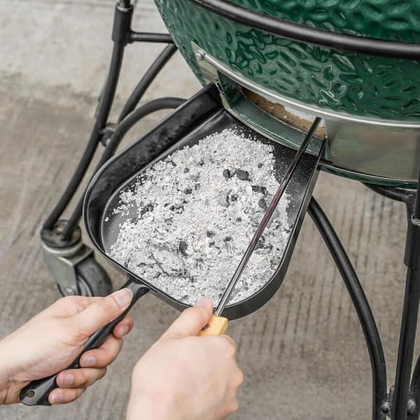 Kullspade til grill. Askespade. Ståltilbehør til Kamado-grill/keramisk grill