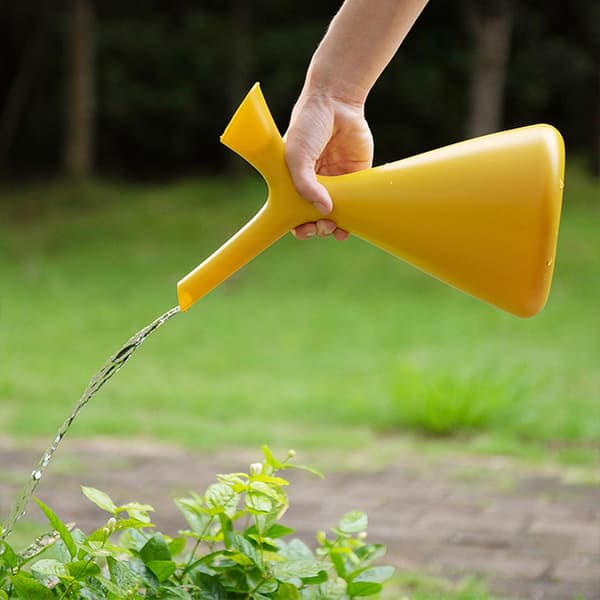 1 ST Vandkande til planter, PE Kreativ V-formet havevanding, Mini Vandkande til indendørs og udendørs planter (Gul)