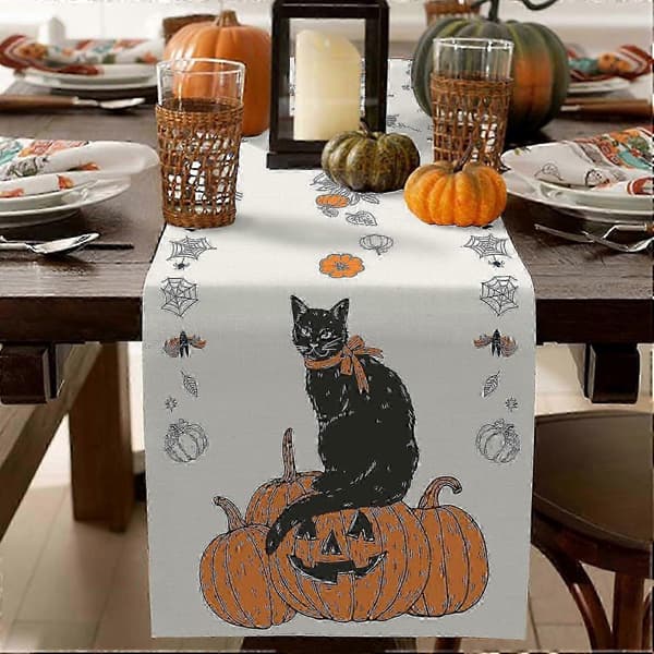 Halloween bordløber med sort kat, lanterne og græskar, efterårsdekoration