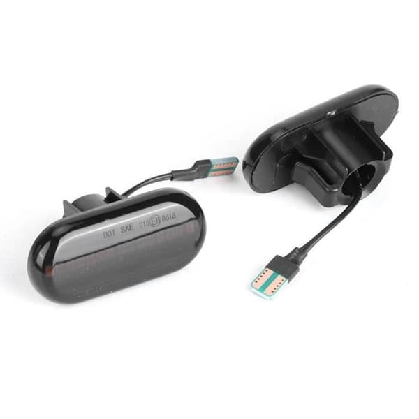Den dynamiske LED bil blinklys oplyser siden sekventielt. (Blinker Passer Renault Clio)