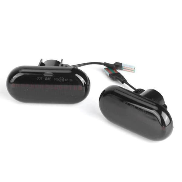 Den dynamiske LED bil blinklys oplyser siden sekventielt. (Blinker Passer Renault Clio)