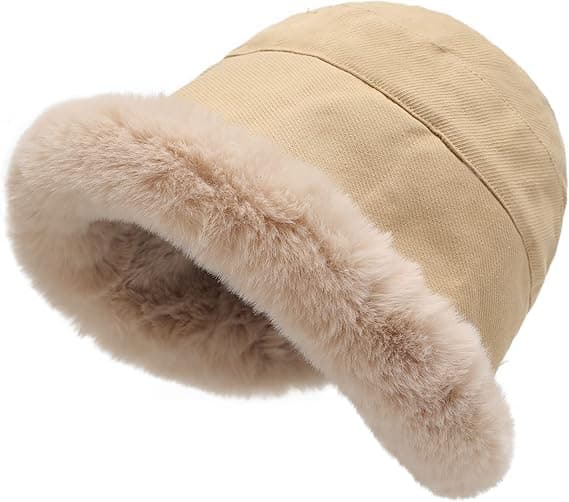 Fiskarhatt i fuskpäls för damer, med rullad brätte, klockformad design och fleecefoder. En storlek passar alla.