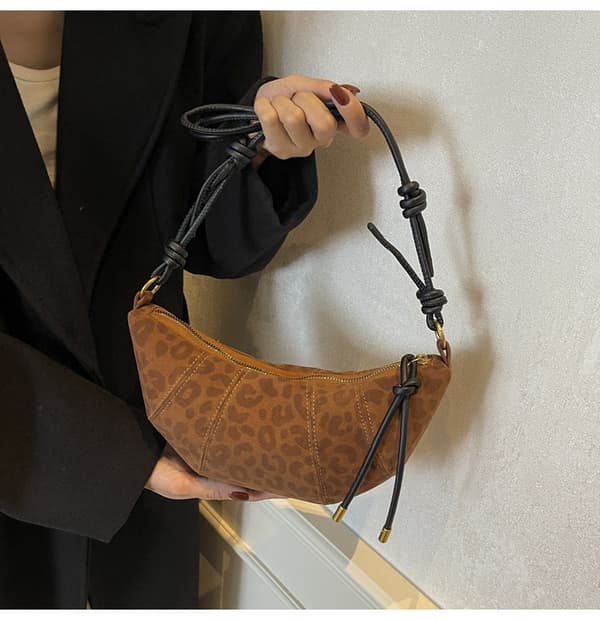 Mockaväska för kvinnor, halvmåneväska, leopardmönstrad crossbody-plånbok, Y2k dumpling-väska axelväska