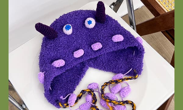 Stickad mössa, rolig tecknad monstermössa, varm vintermössa med öronmuffar