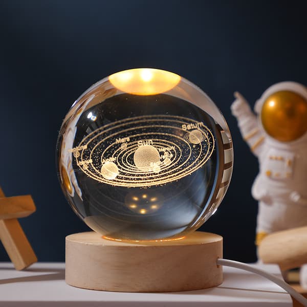 Sol System Galaxy Krystallkule Nattlys, LED Skrivebordslampe med Trebase, Romtema Romdekor (2.4in/6cm)