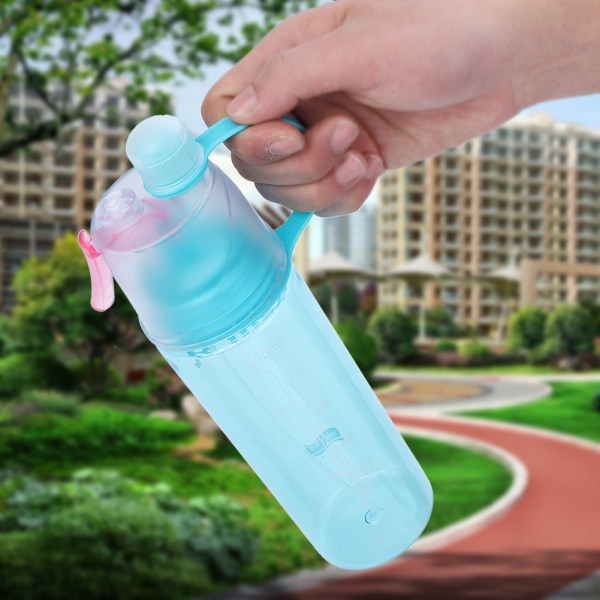 Bærbar plast reisevann drikkekopp Lekkasikker sprayflaske utendørs sport (blå 600 ml)