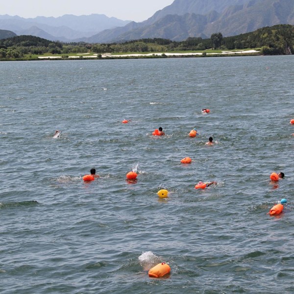 Swim Sentry: GPS-spårningsfunktioner, högkvalitativt PVC-material för simning i öppet vatten, snabb uppblåsning och tömning av simboj för säkrare simträning