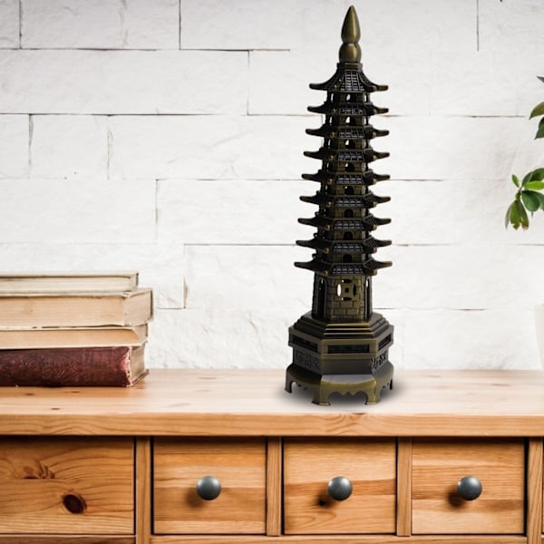 Kulturellt välståndssymbol för hemmet, utsökt snidad niovåningspagod i bronslegering, perfekt retrodekoration och presentsouvenir, symbol för fred