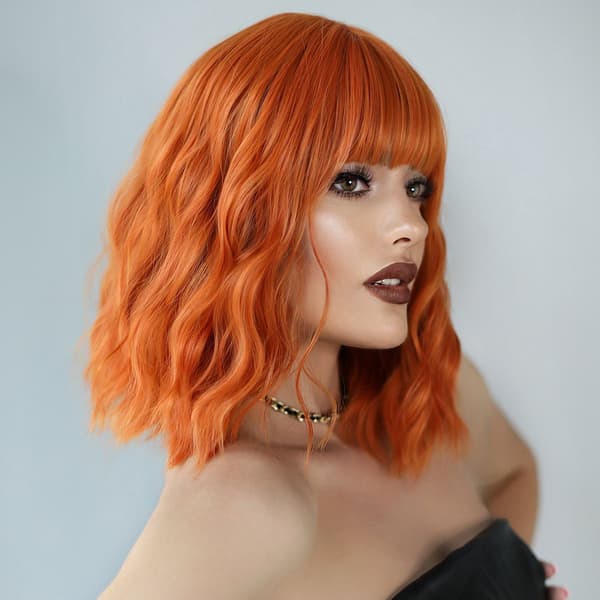 Orange kort krøllet dameparyk
