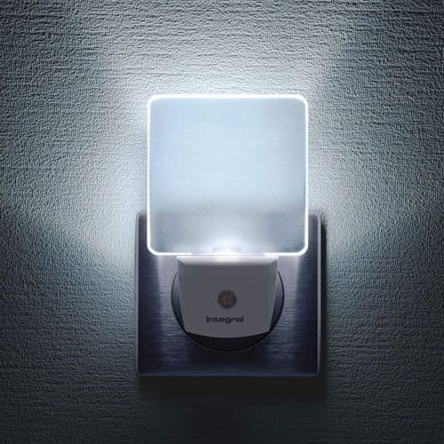 Integrert LED nattlys, 2 stk, med automatisk sensor, dag/natt