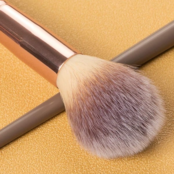 Makeup Brush: Dobbeltsidig for flytende pulver