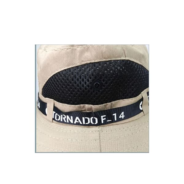 En beige mesh sommar solskydd hatt för män
